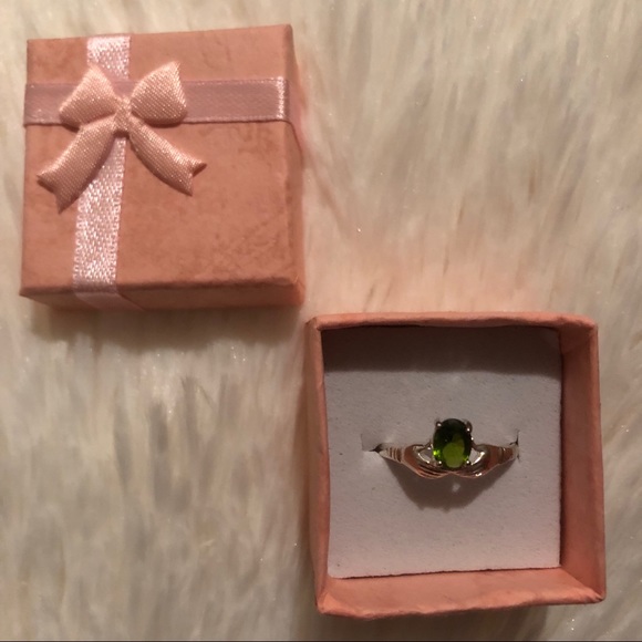 Jewelry - Plated Sterling silver ring w/ green crystal 💚